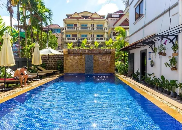 Popular Boutique Hotel 3*